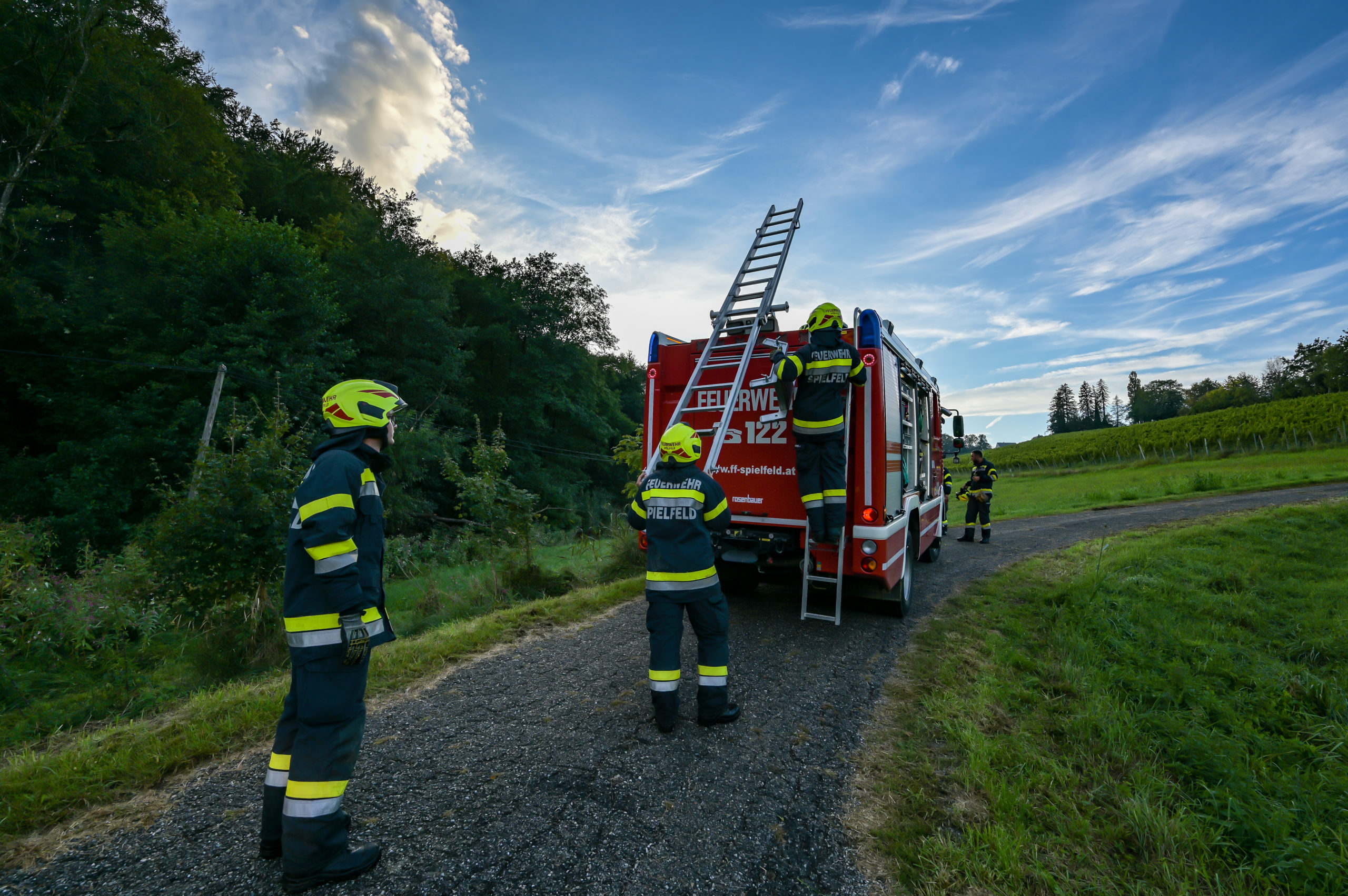 Baum Auf Stromleitung Freiwillige Feuerwehr Spielfeld